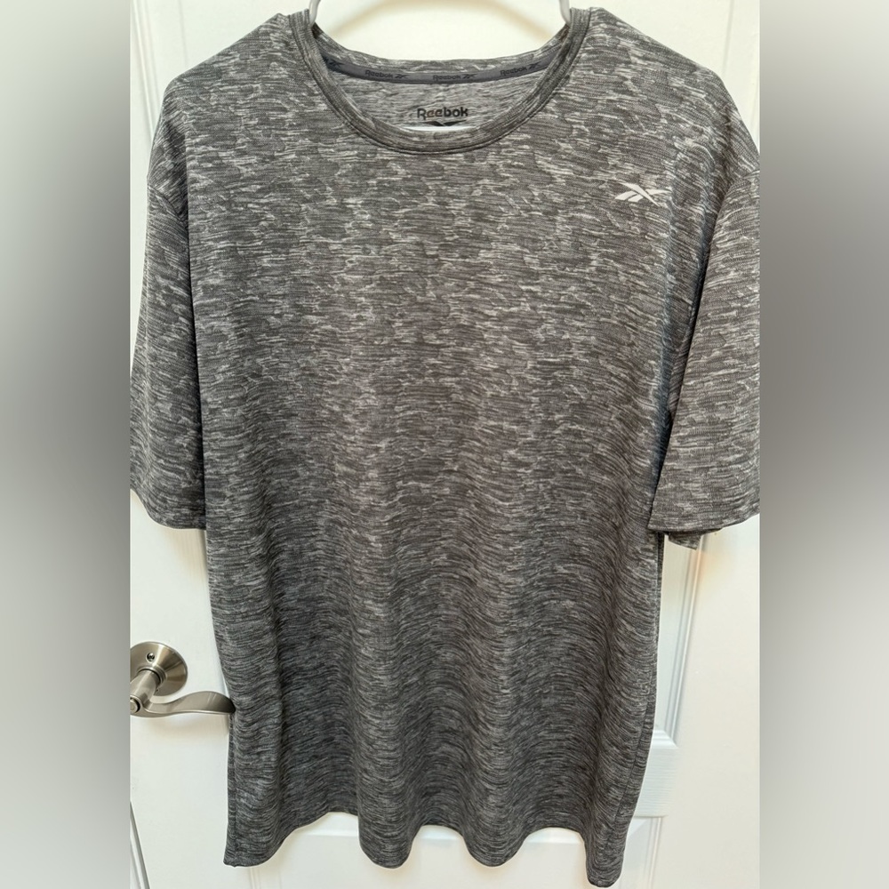 Reebok Men’s grey fast drying tee shirt size XL